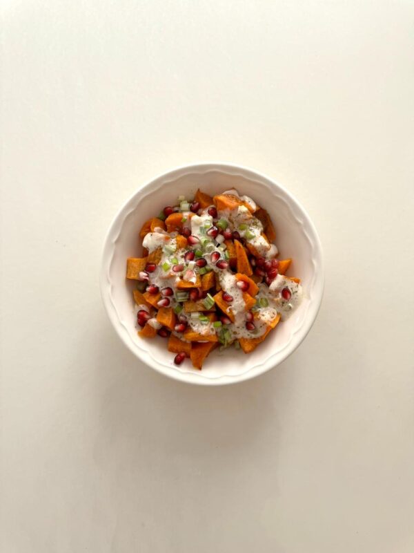 Salade de patate douce, tahini, grains de grenade, menthe & zaatar